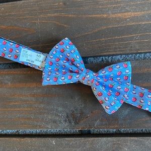 VIneyard Vines Boys Bow tie